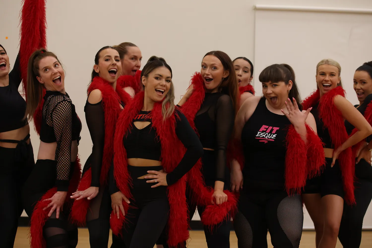 A full Fitesque class posing together with boas